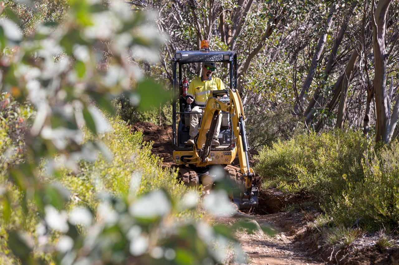 Falls-Creek-MTB-Trail-Build-Elsie-Nielsen (13)