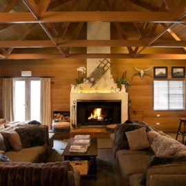 Nelse Alpine Lodge - Open fire and lounge