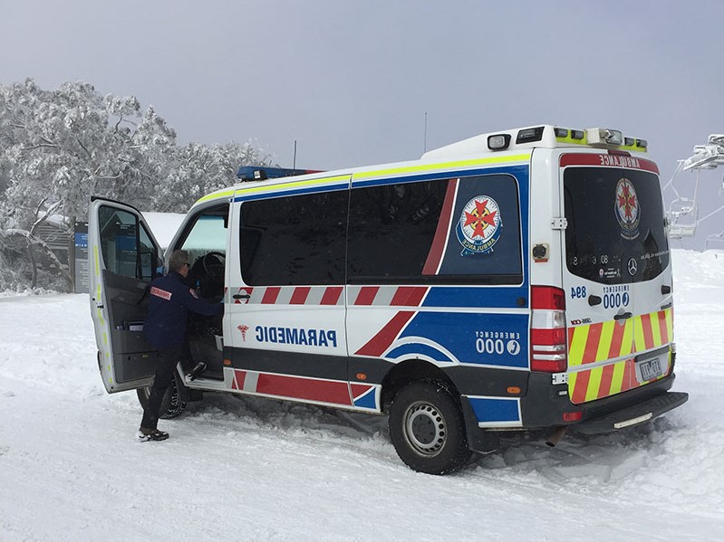 ambulance-snow-news-800x800x land