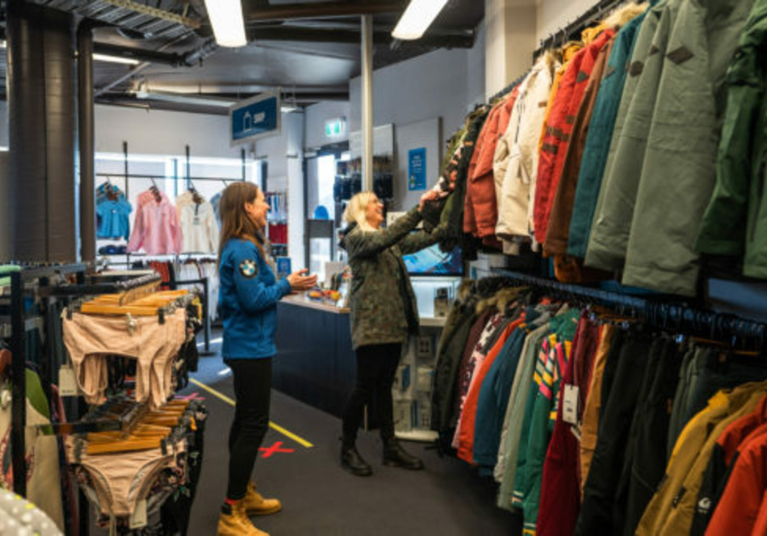 retail-by-Jarryd-Sinclair-2-512x341_edited